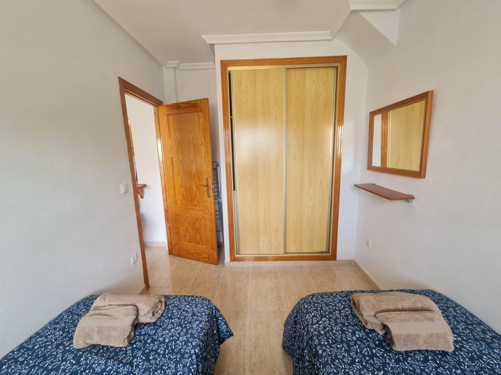 BUNGALOW PLANTA ALTA CON SOLÁRIUM EN ORIHUELA COSTA, ZENIAMAR I.