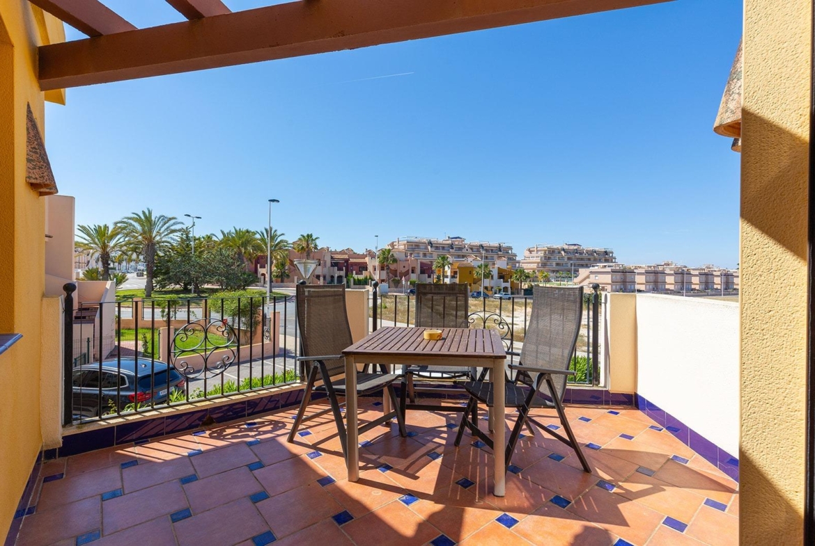 ATÍCO EN PUNTA PRIMA CON SOLARIUM PRIVADO DE 40 M2. 2 DORM. 2 BAÑOS. PISCINA COMUNITARIA.