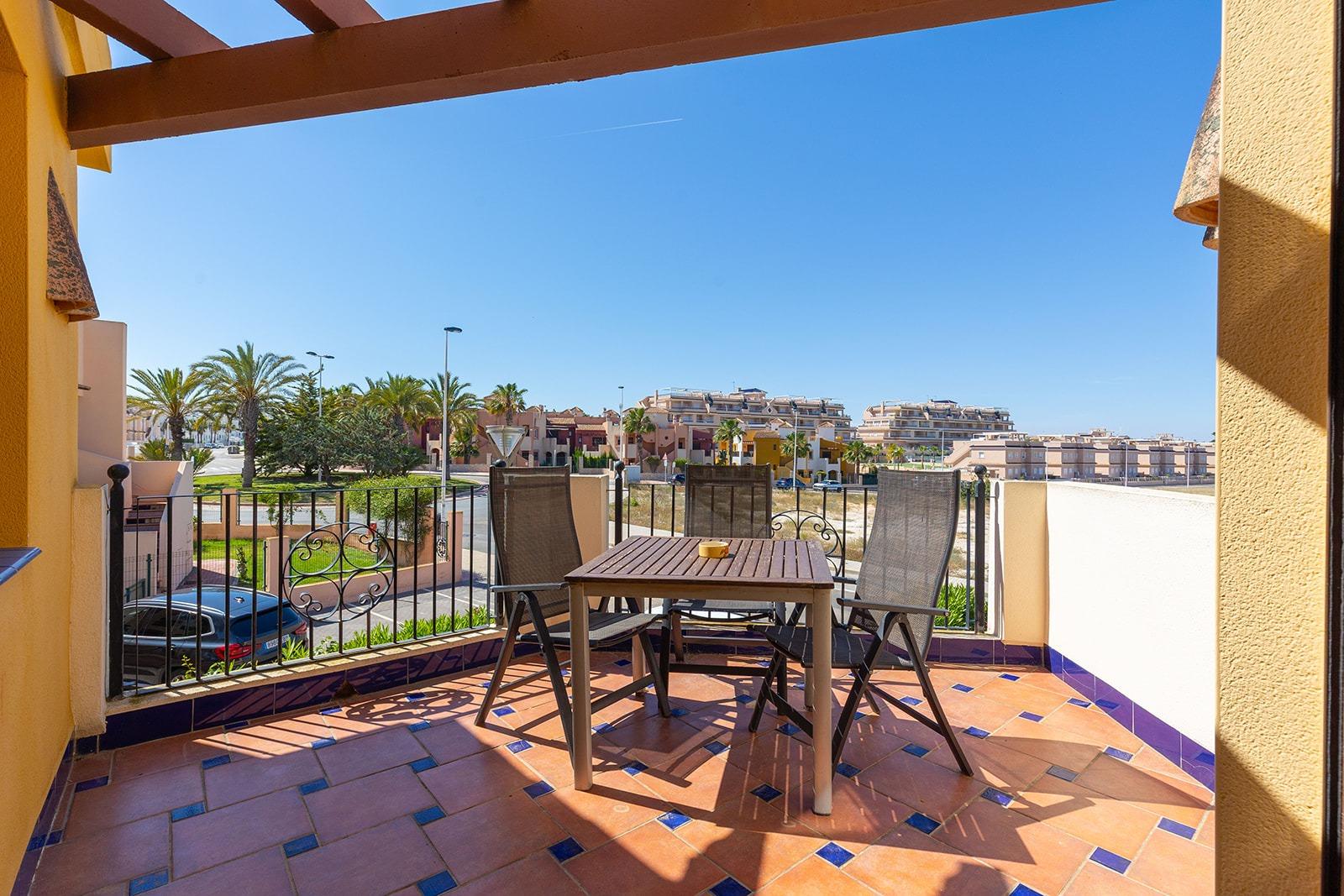2-27-94 ATÍCO EN PUNTA PRIMA CON SOLARIUM PRIVADO DE 40 M2. 2 DORM. 2 BAÑOS. PISCINA COMUNITARIA.
