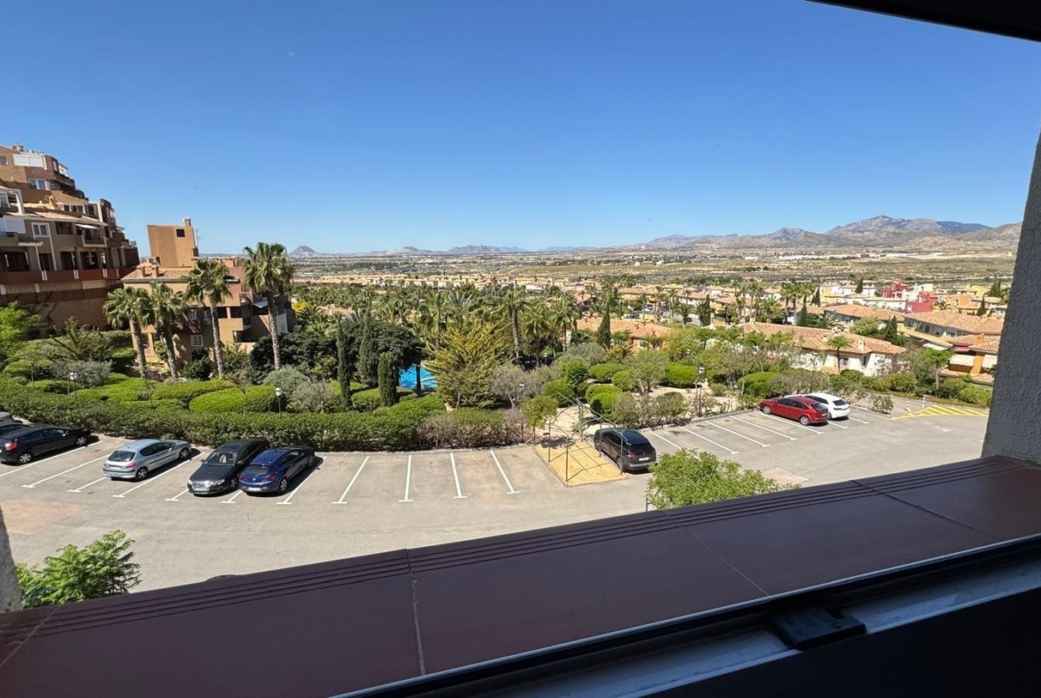 Exclusivo Piso de 2 Dormitorios en el Campo de Golf Bonalba, Mutxamel
