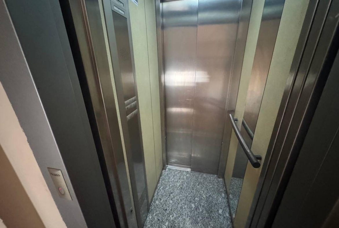 Spacious Semi-New Apartment in Torrevieja, Ideal for Living