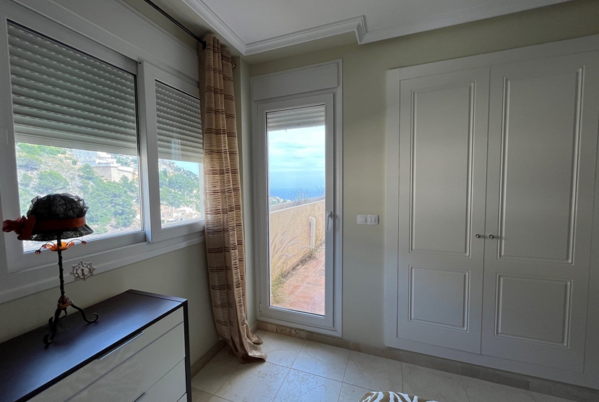 ALTEA HILLS EXCLUSIVE FLAT FOR SALE WITH SEA VIEWS