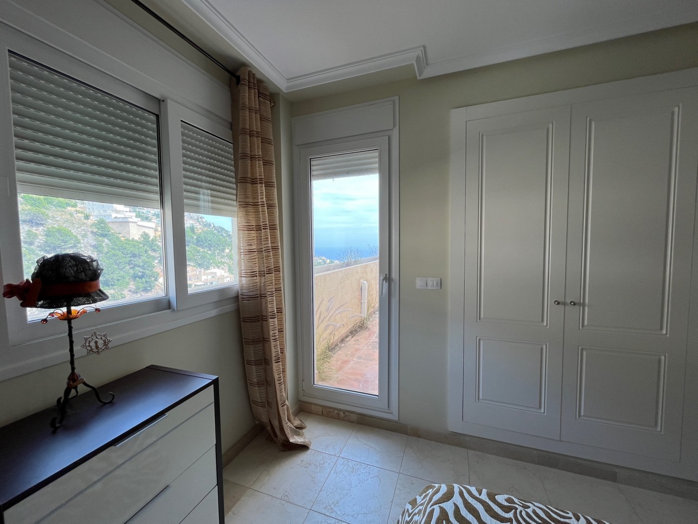 ALTEA HILLS EXCLUSIVE FLAT FOR SALE WITH SEA VIEWS