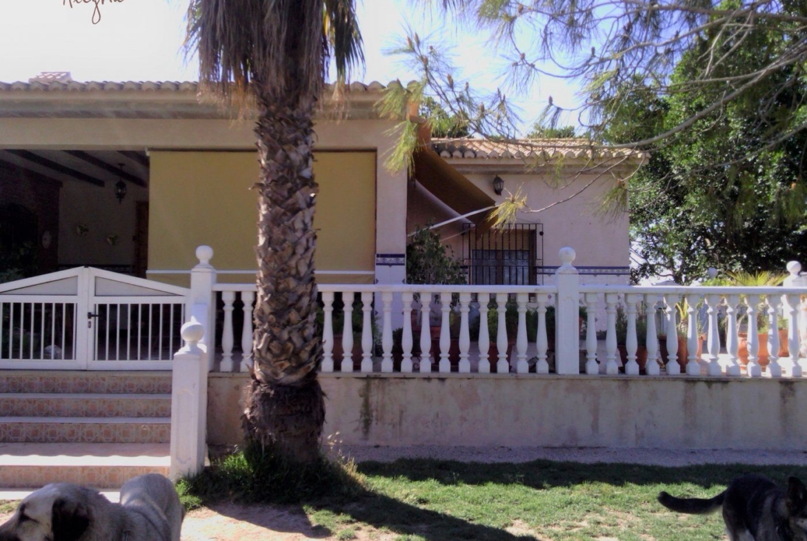 FAMOUS RIDING CENTER WITH INDEPENDENT RURAL HOUSE