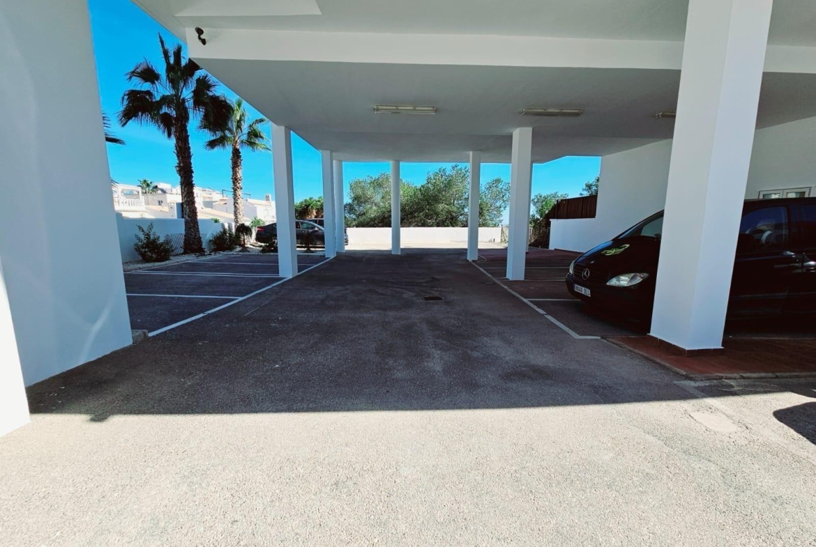 APATAMENTO CON PARKING+PISCINA EN ORIHUELA COSTA. 2 DORM. 2 BAÑOS. 85 M2.