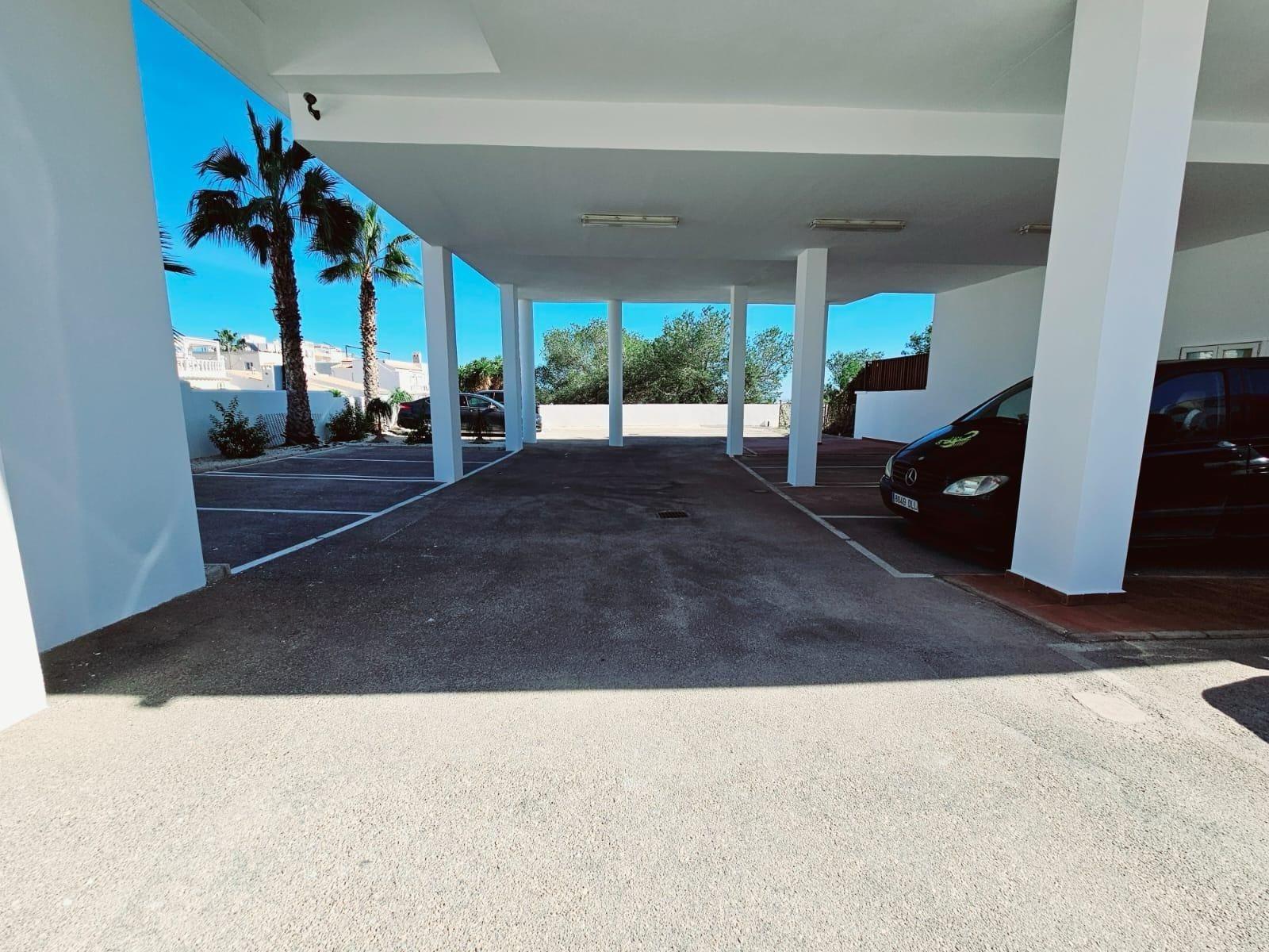 APATAMENTO CON PARKING+PISCINA EN ORIHUELA COSTA. 2 DORM. 2 BAÑOS. 85 M2.