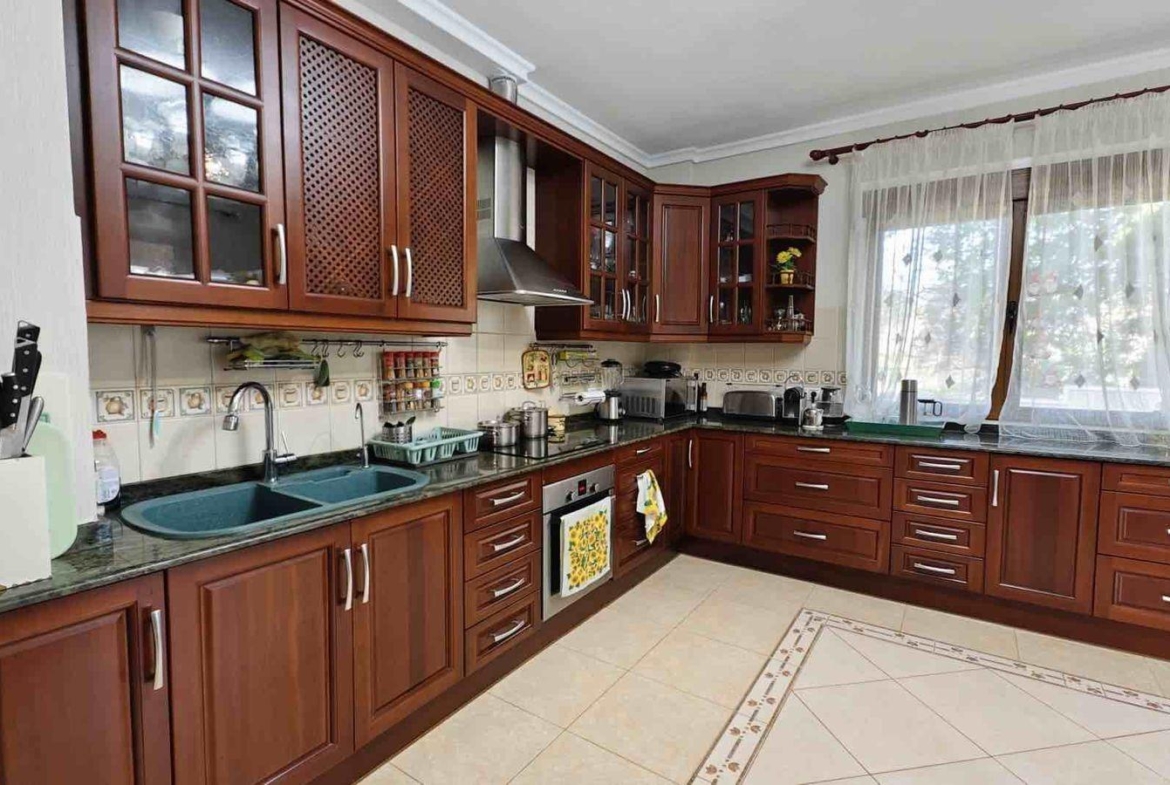 VILLA EN CIUDQUESADA. CON PISCINA PRIVADA. PARCELA 850M2. CASA 364 M2.