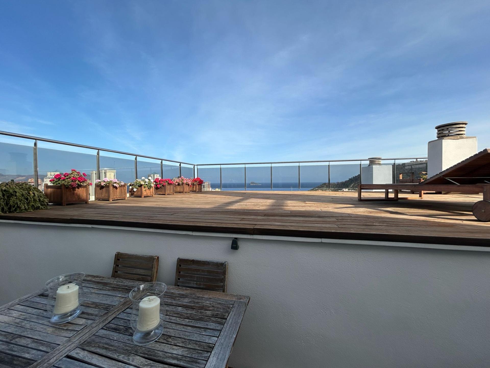 2-28-82 Luxe Penthouse in Cala de Finestrat: Een droom aan de Middellandse Zee