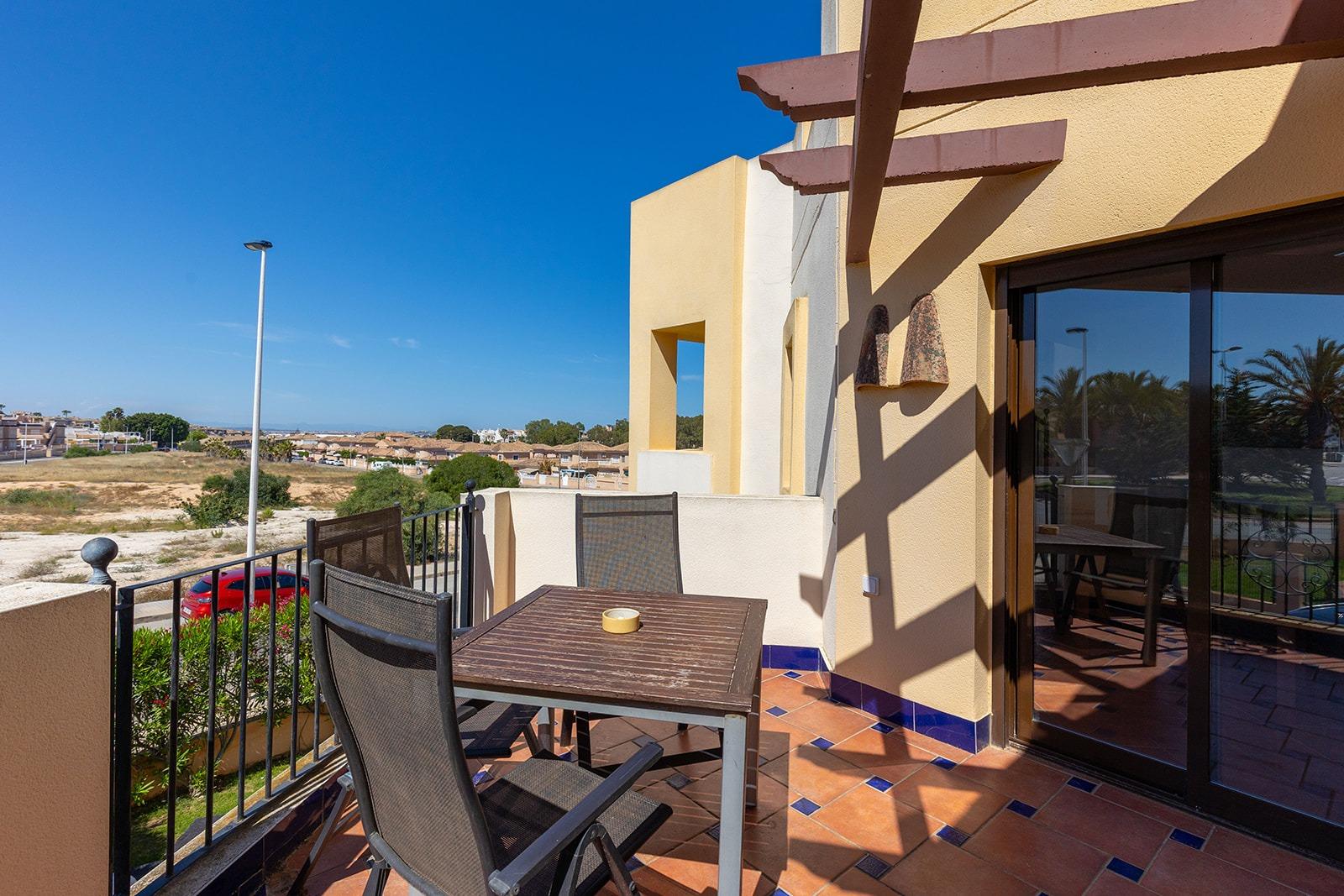 2-28-91 ATÍCO EN PUNTA PRIMA CON SOLARIUM PRIVADO DE 40 M2. 2 DORM. 2 BAÑOS. PISCINA COMUNITARIA.
