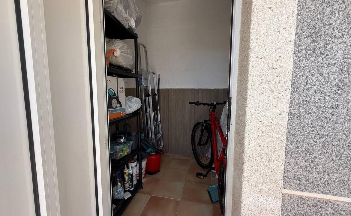 Bungalow with newly renovated, 2 bedrooms, 1 bathroom