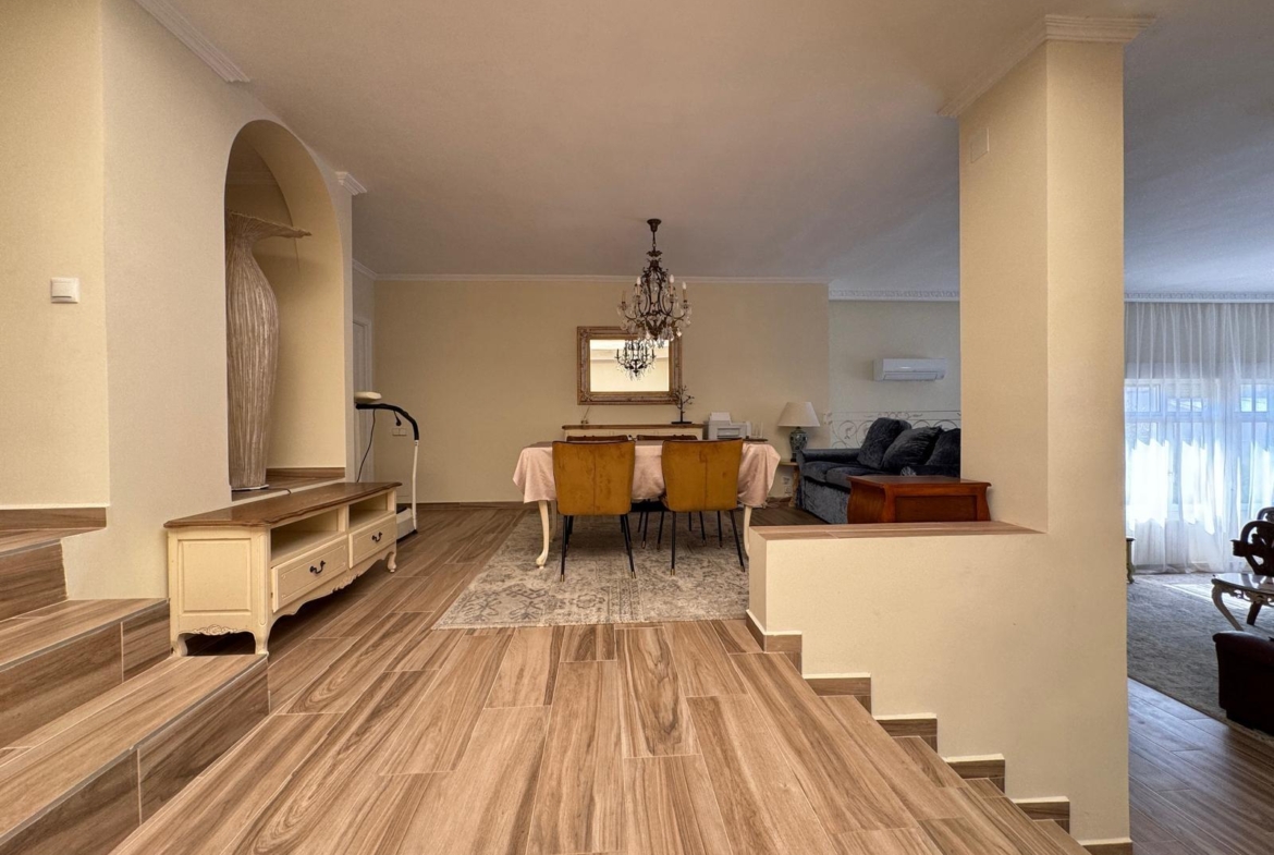VILLA DE LIJO EN CAMPOAMOR CON 639 M2 DE CASA. PARCELA 800 M2. PISCINA PROPIA. 5 DORM. 4 BAÑOS. PLAYA A 650 METROS.