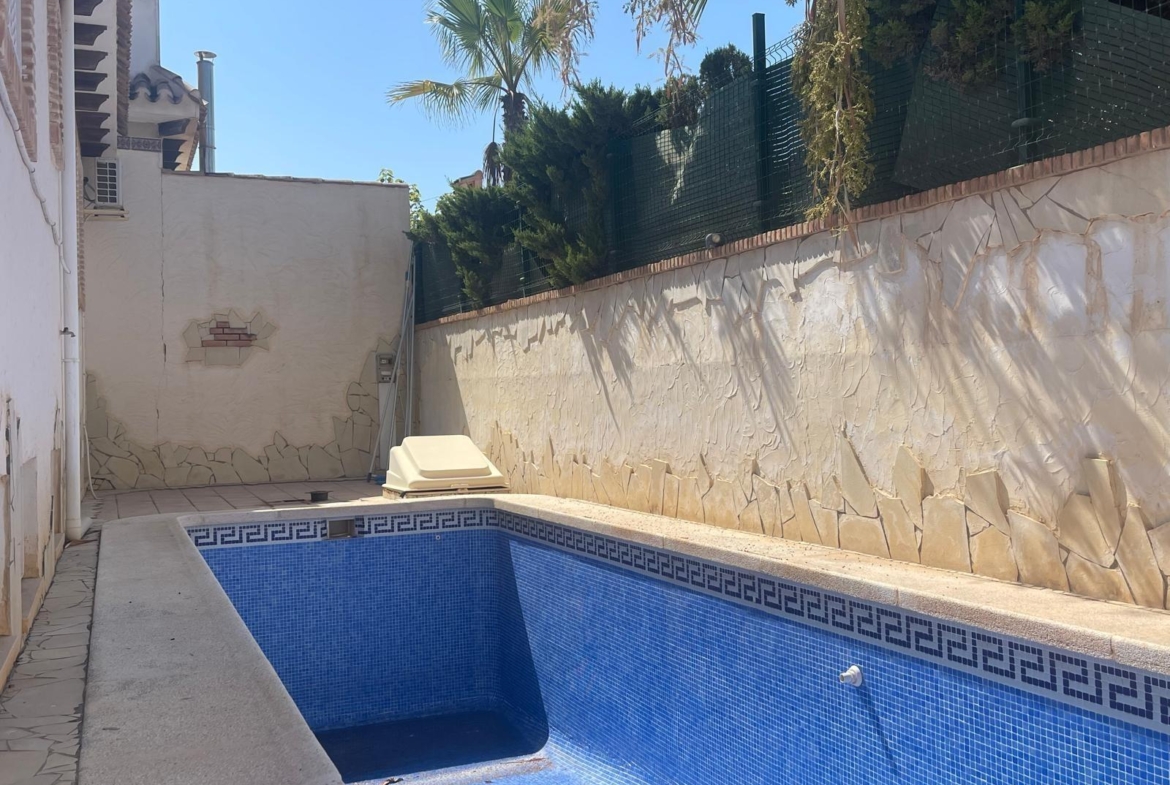 VILLA PARADA CON VISTAS AL MAR Y A 200 METROS DE PLAYA! ZONA TORRE LA MATA. 5 DRM. 3 BAÑOS. PISCINA PRIVADA.