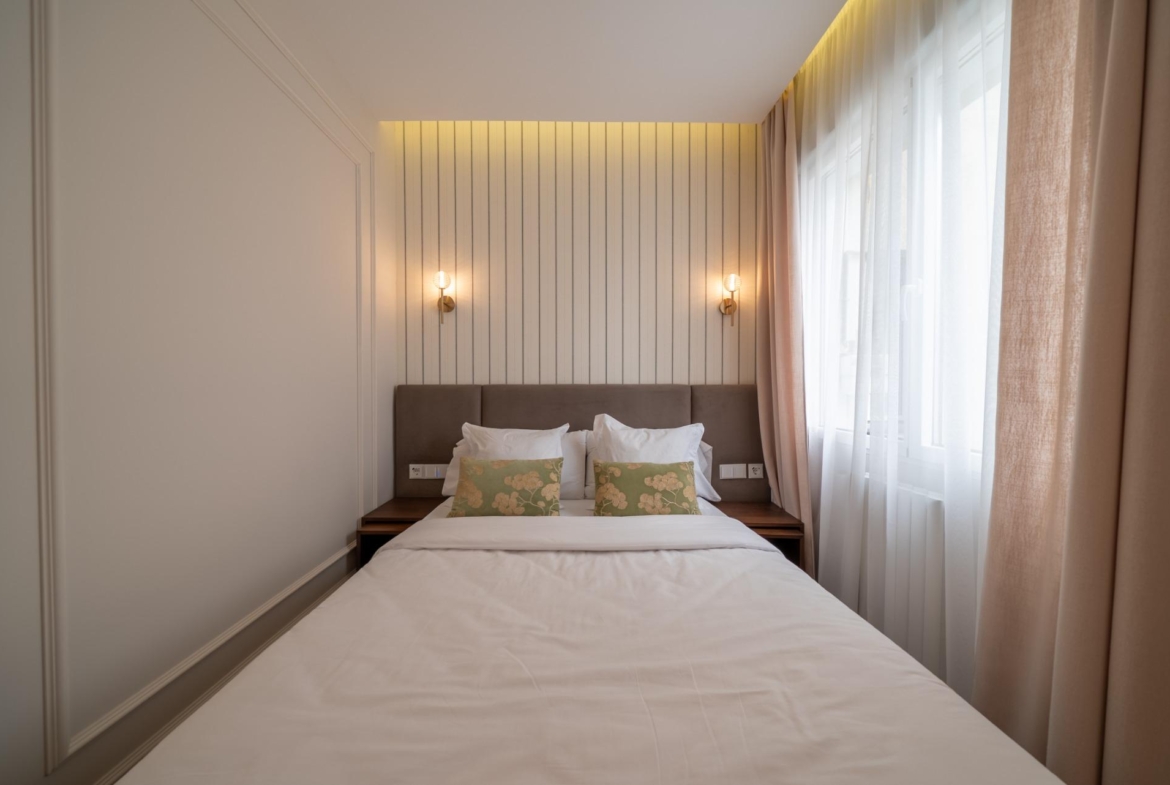 ELEGANT REFURBISHED APARTMENT IN RECOLETOS NEIGHBORHOOD, MADRID