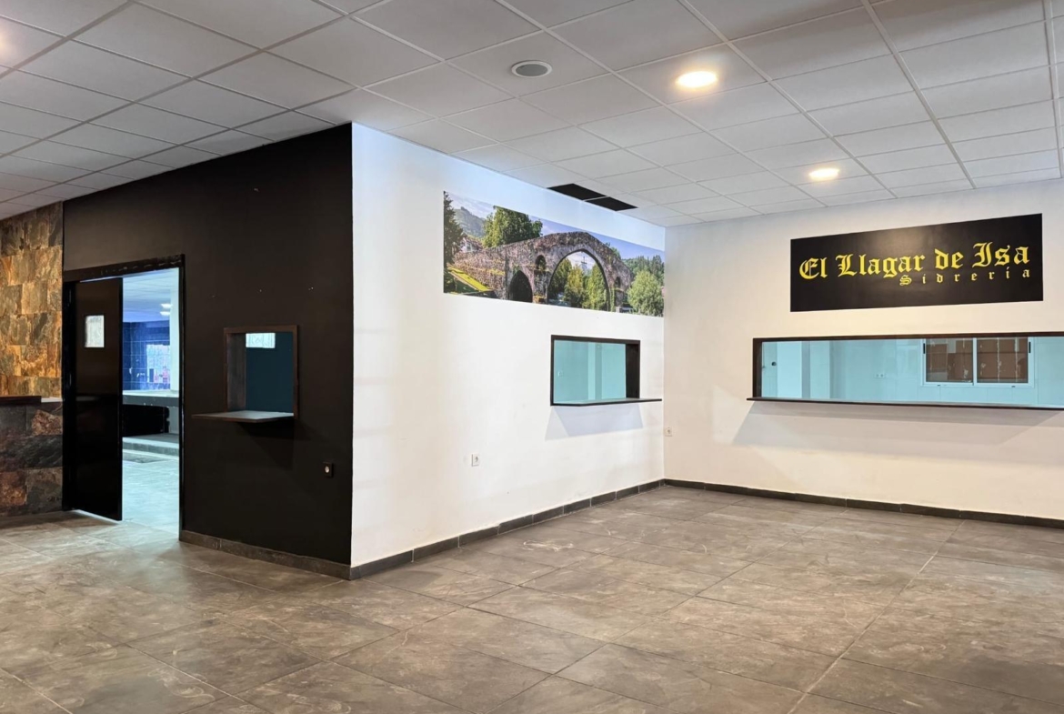 LOKALE COMERCIËLE CON SUPERFICIE DE 780 M2. SEGUNDA LINEA DE PLAYA. 70 METROS DEL MAR.