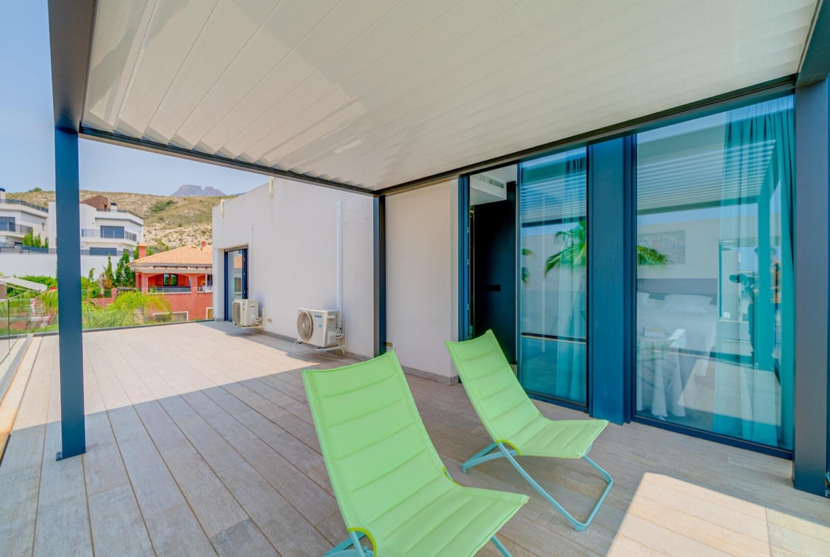 LUXURY VILLA FOR A LARGE FAMILY IN FINESTRAT