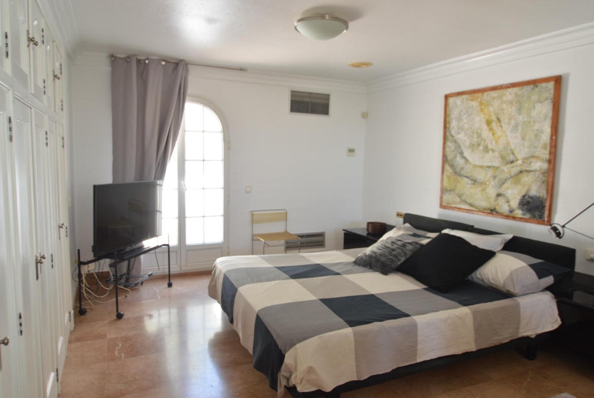 Spectacular renovated villa in urbanization Torreta Florida