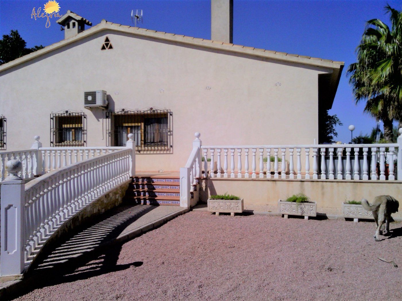 FAMOUS RIDING CENTER WITH INDEPENDENT RURAL HOUSE