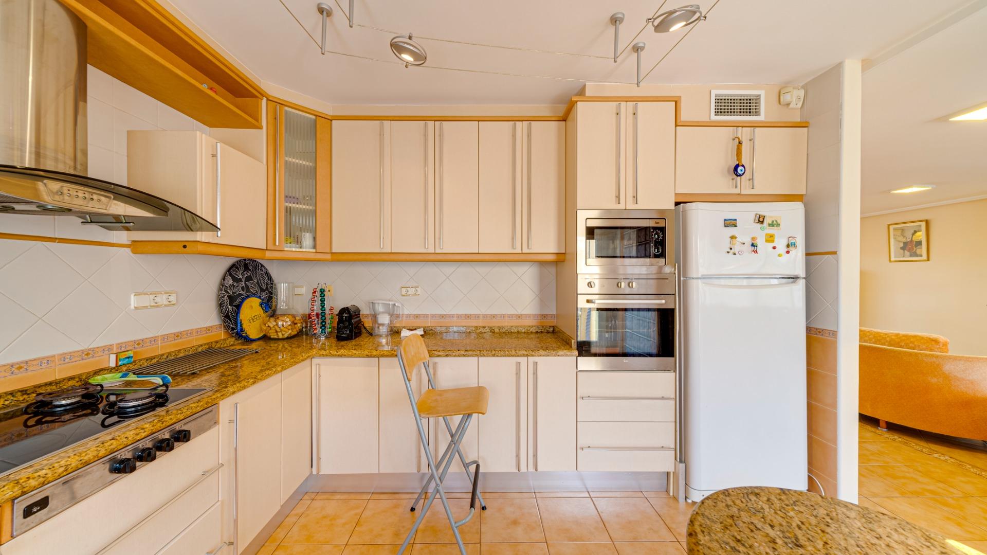 2-29-31 Large corner semi-detached house with sea views,