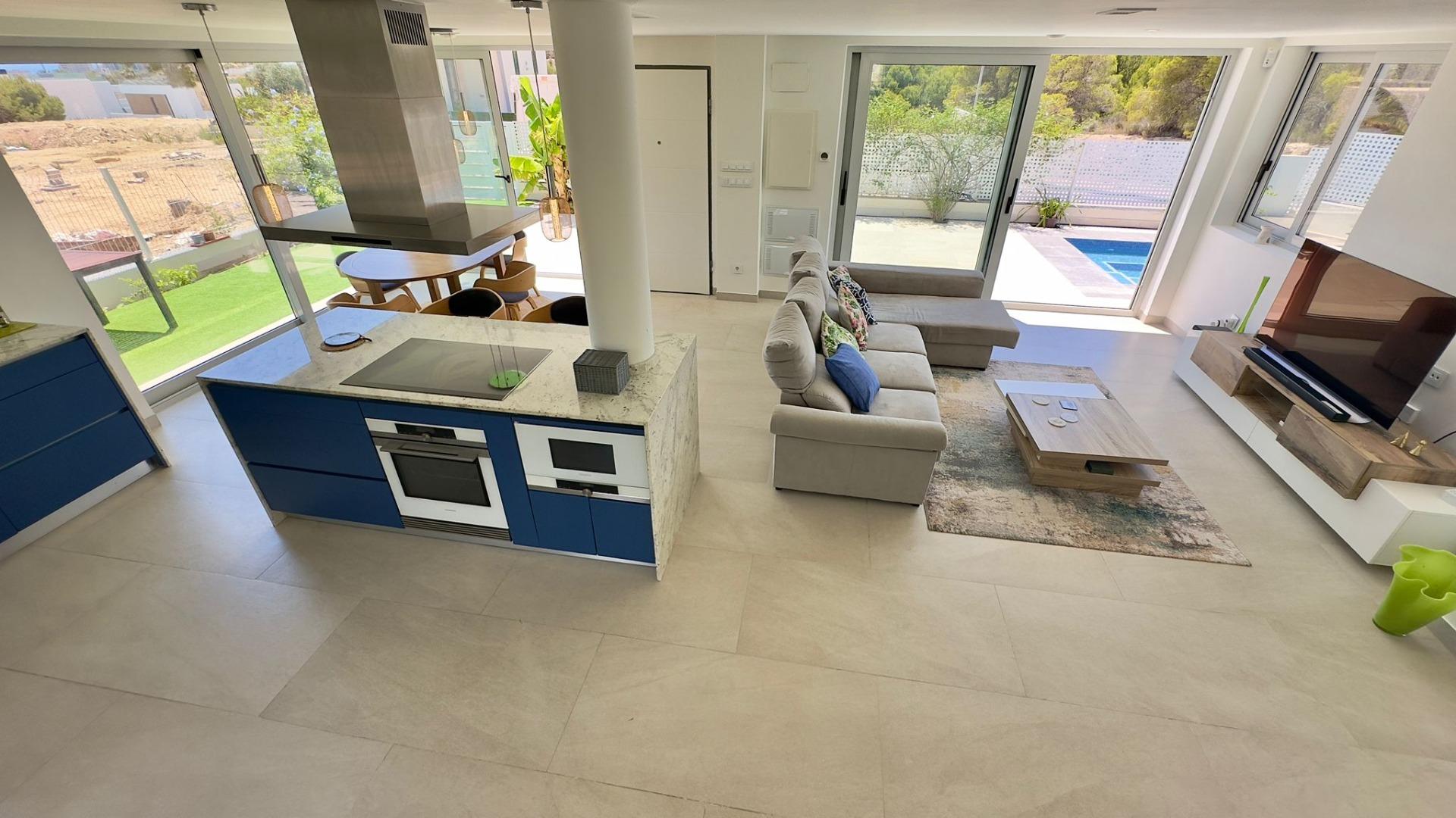 Grote villa op het balkon van Finestrat met uitzicht op de zee