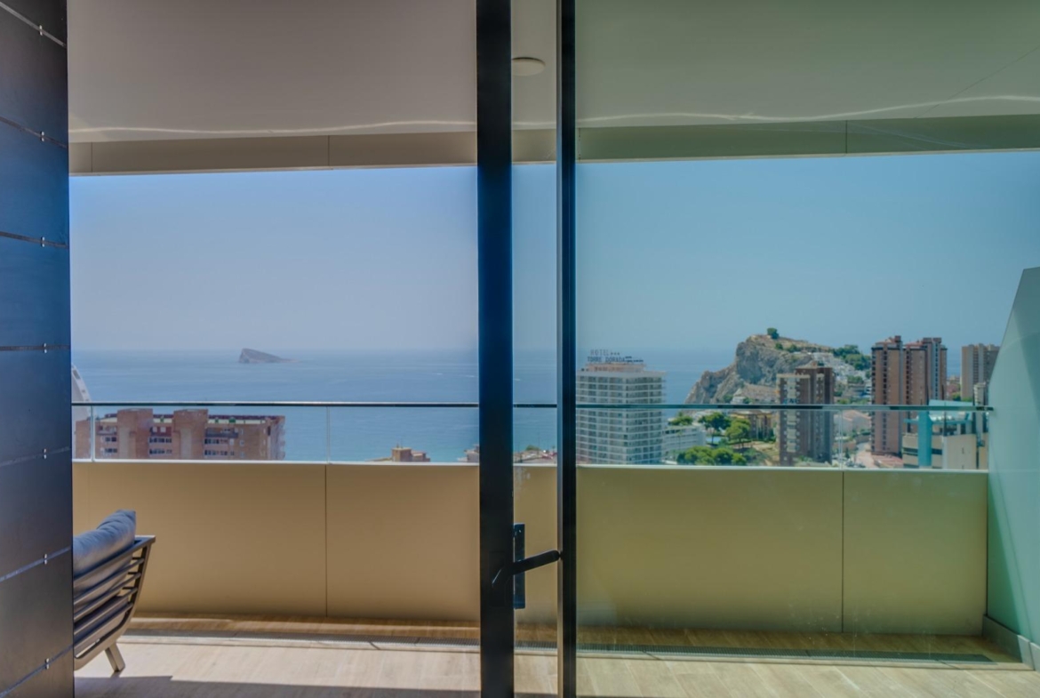 Exclusivo Piso en la Cala de Benidorm con Vistas al Mar