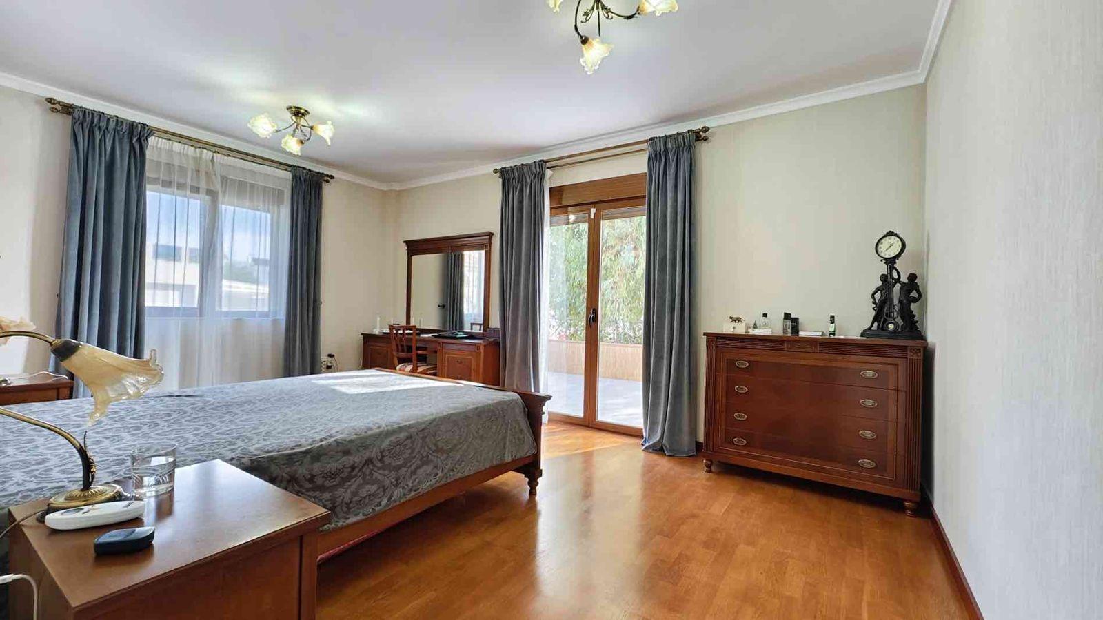 VILLA EN CIUDQUESADA. CON PISCINA PRIVADA. PARCELA 850M2. CASA 364 M2.