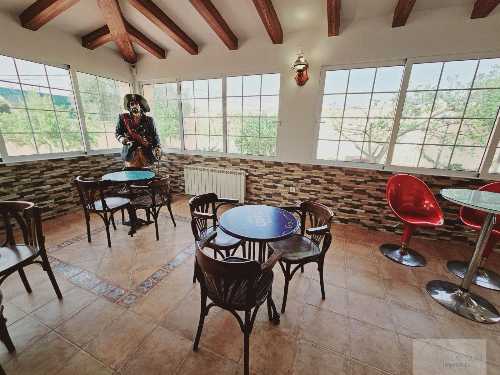 VILLA EN LA SIESTA CON 800 METROS DE PARCELA. PISCINA PRIVADA. 330 M2 DE CASA.