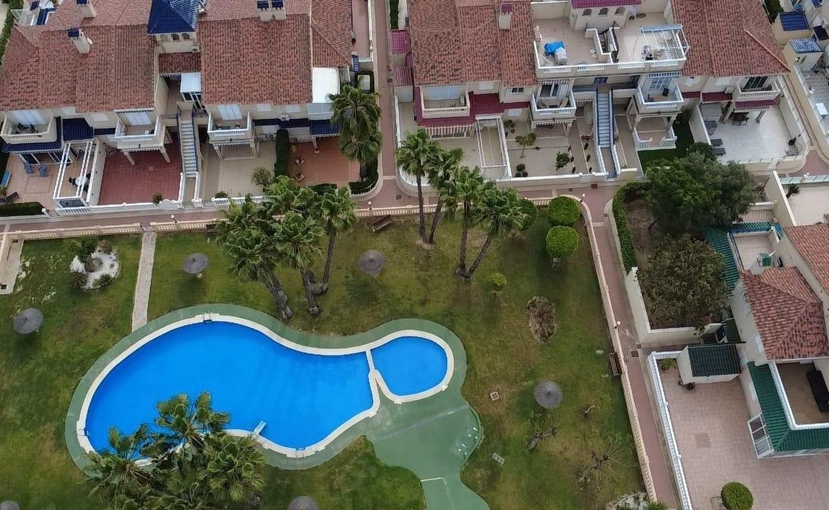 BUNGALOW PLANTA ALTA CON SOLÁRIUM EN ORIHUELA COSTA, ZENIAMAR I.