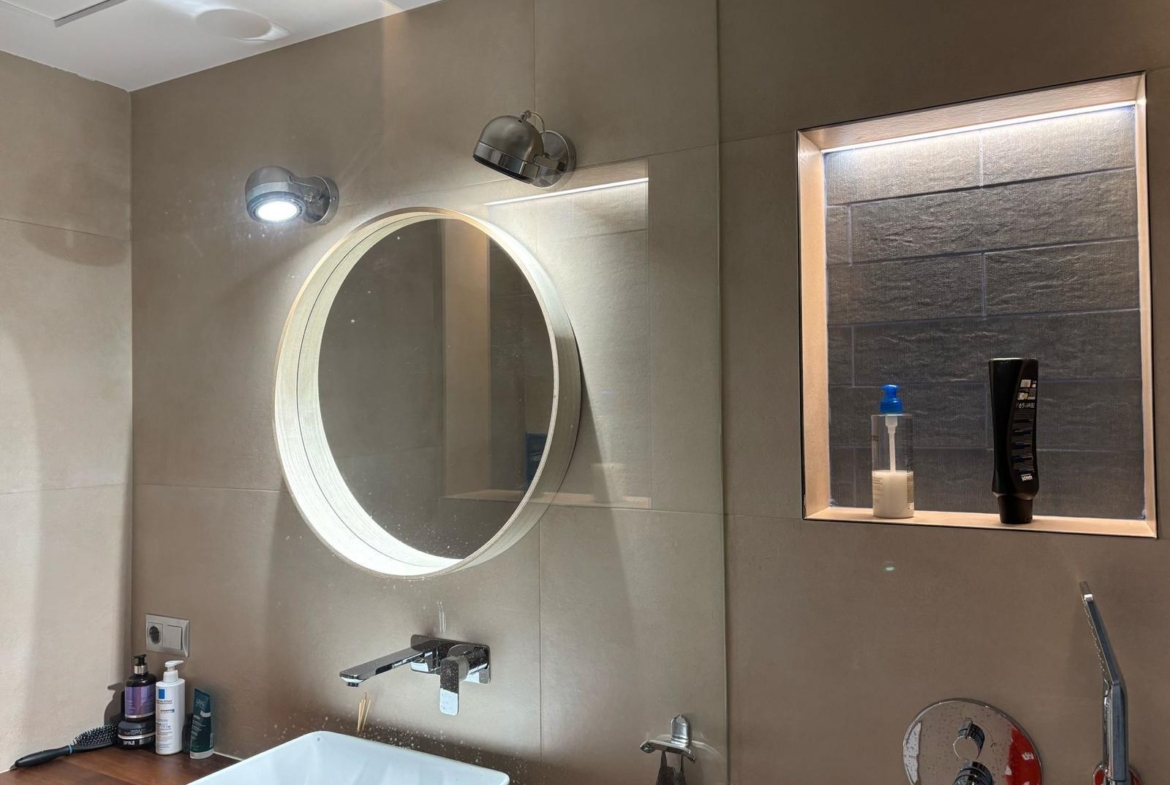 Exclusivo Chalet Pareado en Los Cisnes, Alicante: Confort y Modernidad
