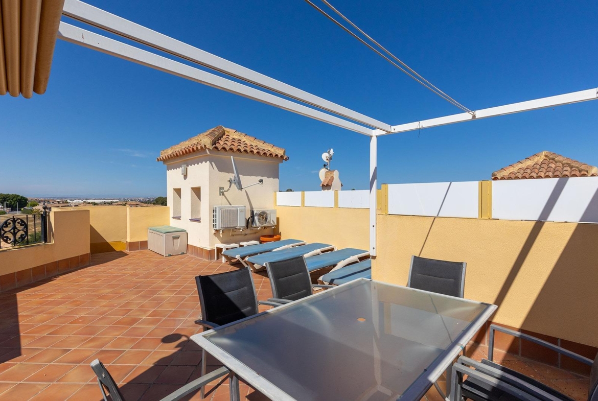 ATÍCO EN PUNTA PRIMA CON SOLARIUM PRIVADO DE 40 M2. 2 DORM. 2 BAÑOS. PISCINA COMUNITARIA.