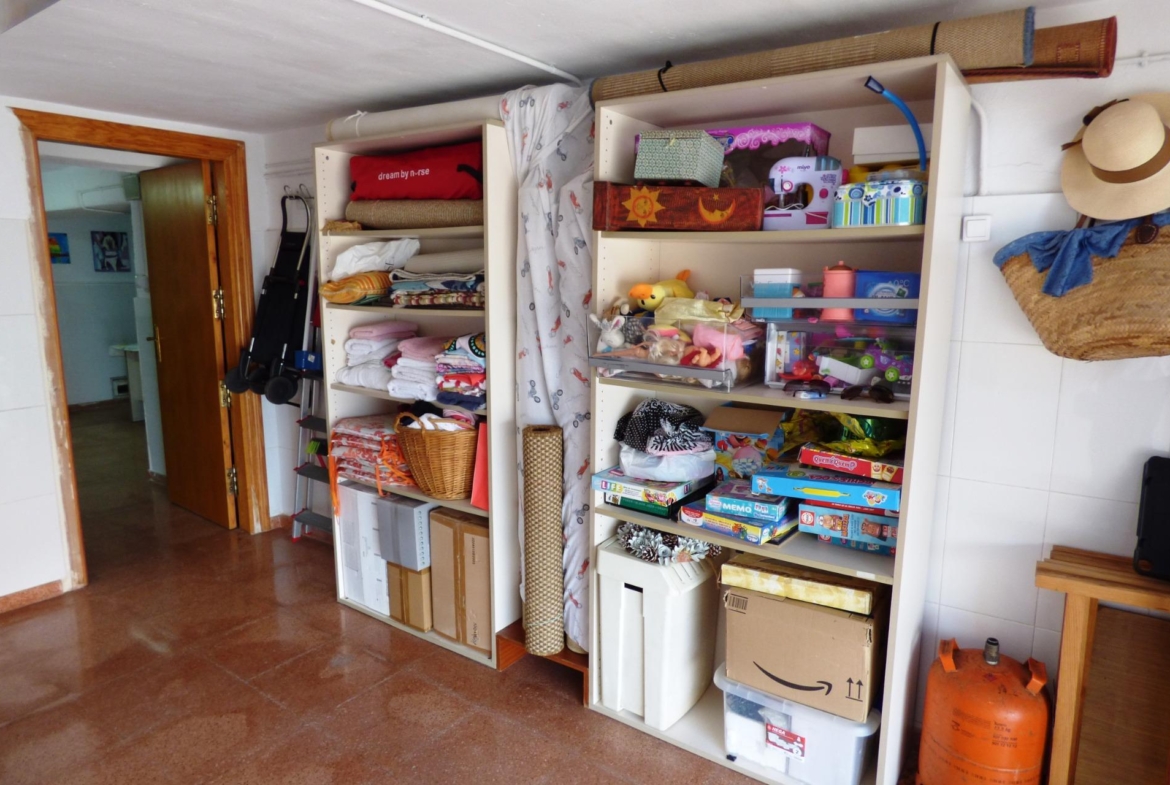 Chalet Adosado con Estilo Único a Pocos Pasos de la Playa de San Juan