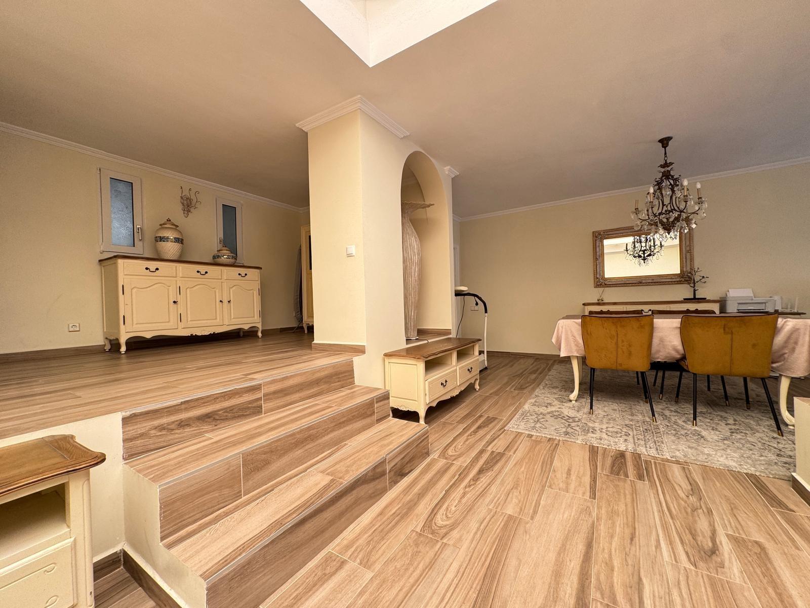 2-29-88 VILLA DE LIJO EN CAMPOAMOR CON 639 M2 DE CASA. PARCELA 800 M2. PISCINA PROPIA. 5 DORM. 4 BAÑOS. PLAYA A 650 METROS.