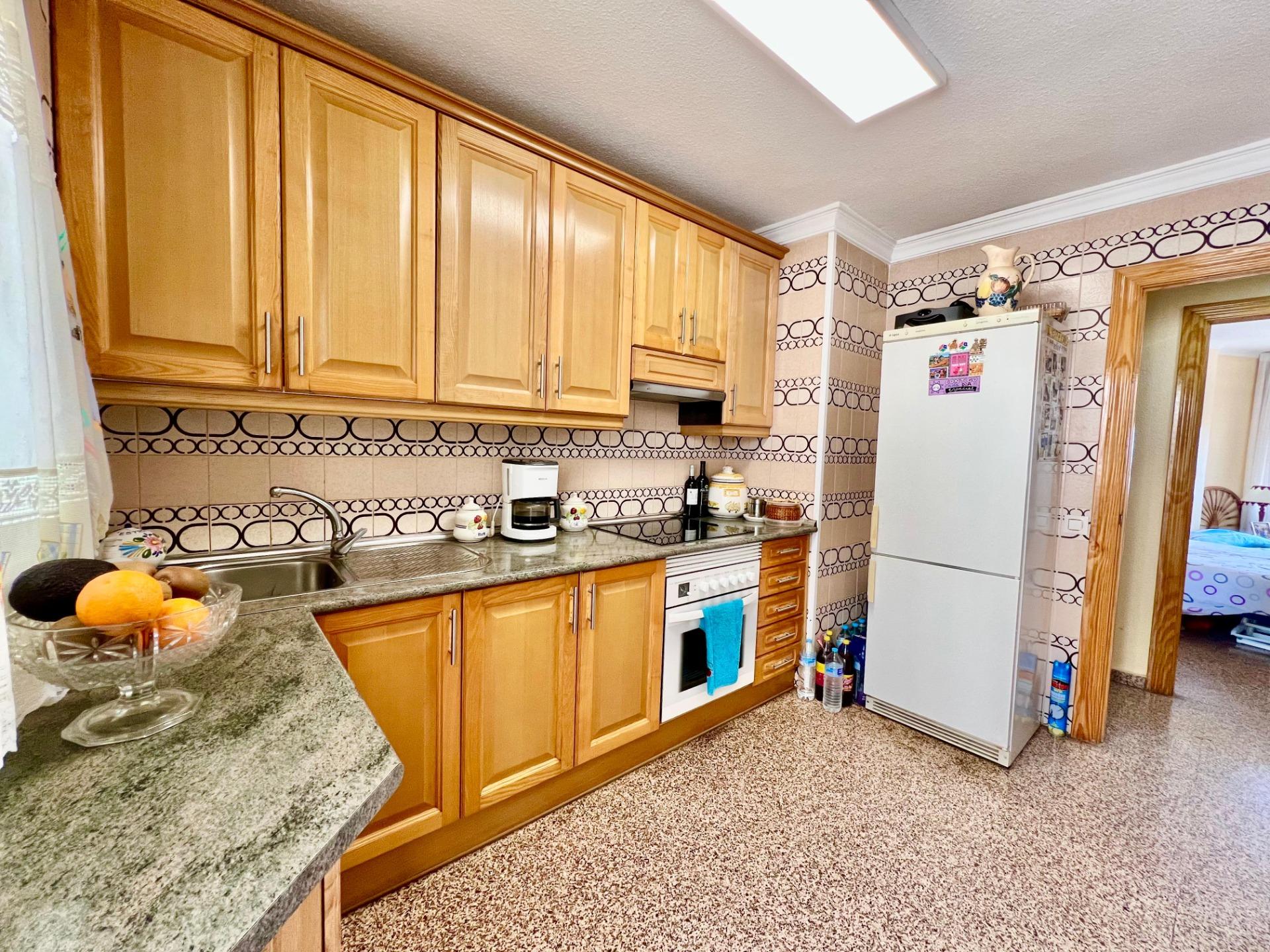 ESPACIOSO APARTAMENTO DE 3 HABITACIONES + PARKING + TRASTERO EN PLANTA 7 CON VISTAS AL MA