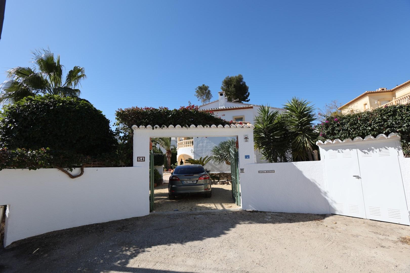 2-3-105 Mediterranean style villa with pool and close to the sea