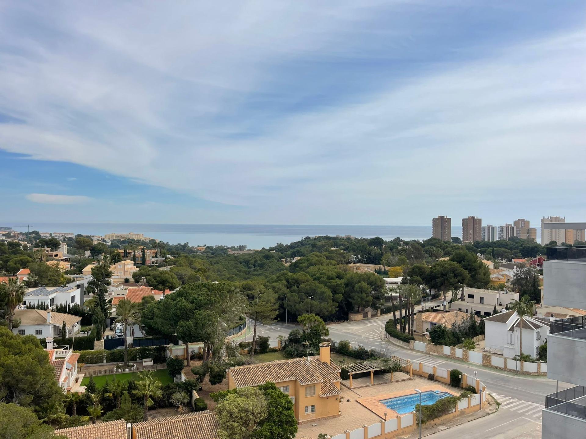 Klaar! Esplendido ático a estrenar en Sea Gardens con panorámica vista al mar !
