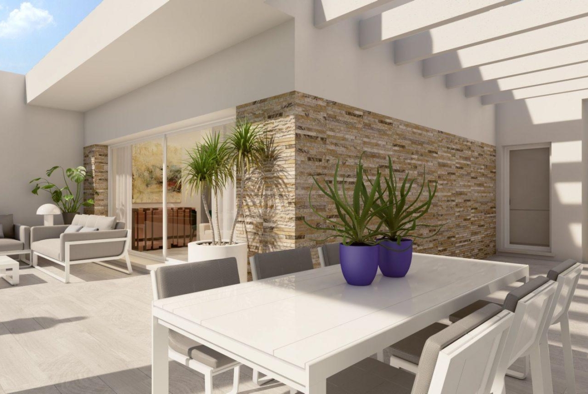 VILLA’S EN ALGORFA. VALLA DE UNA PLANTA. 136 M2 DE CASA. PARCELA 470 M2.SOTANO 180M2