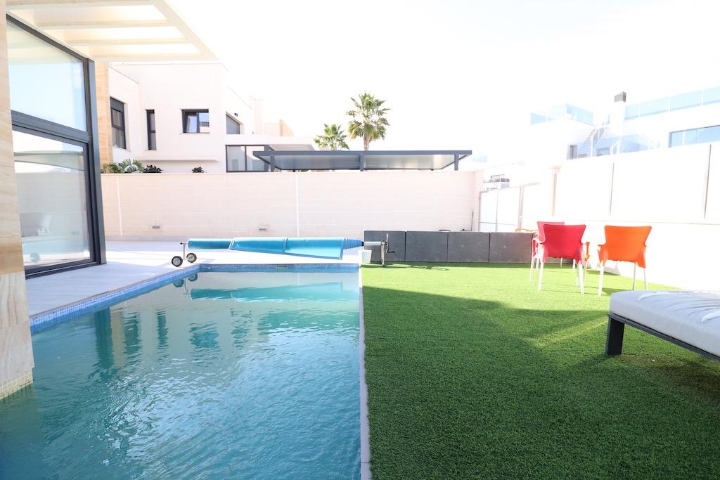 Spectaculaire onafhankelijke villa in Lomas de Cabo Roig