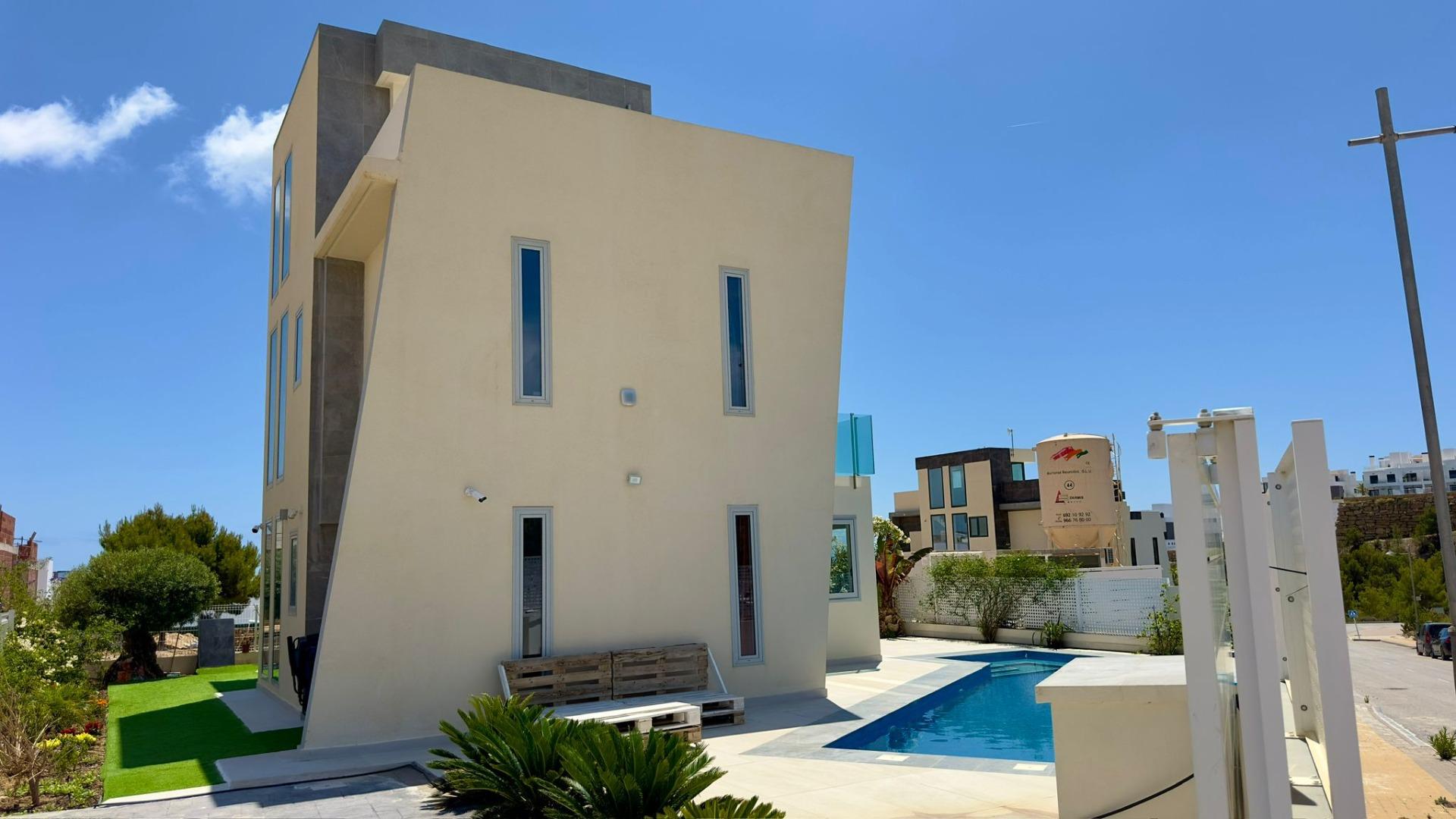 Grote villa op het balkon van Finestrat met uitzicht op de zee