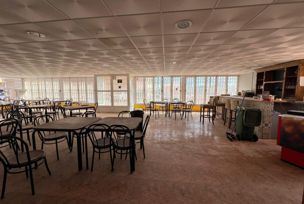 LOKALE COMERCIAL EN CABO ZERVERA. 300 M2. A 100 METROS DEL MAR.