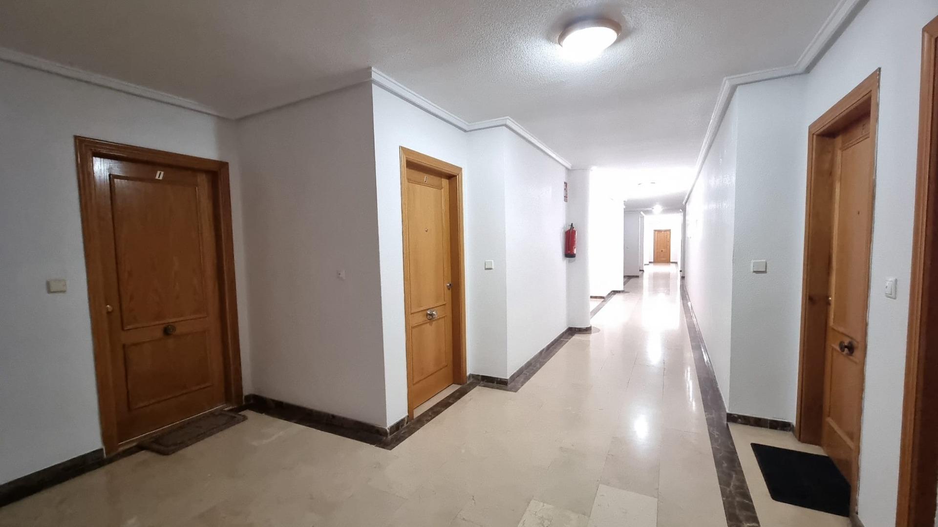2-3-180 Estudio totalmente reformado a 50 metros de la playa de los Locos !