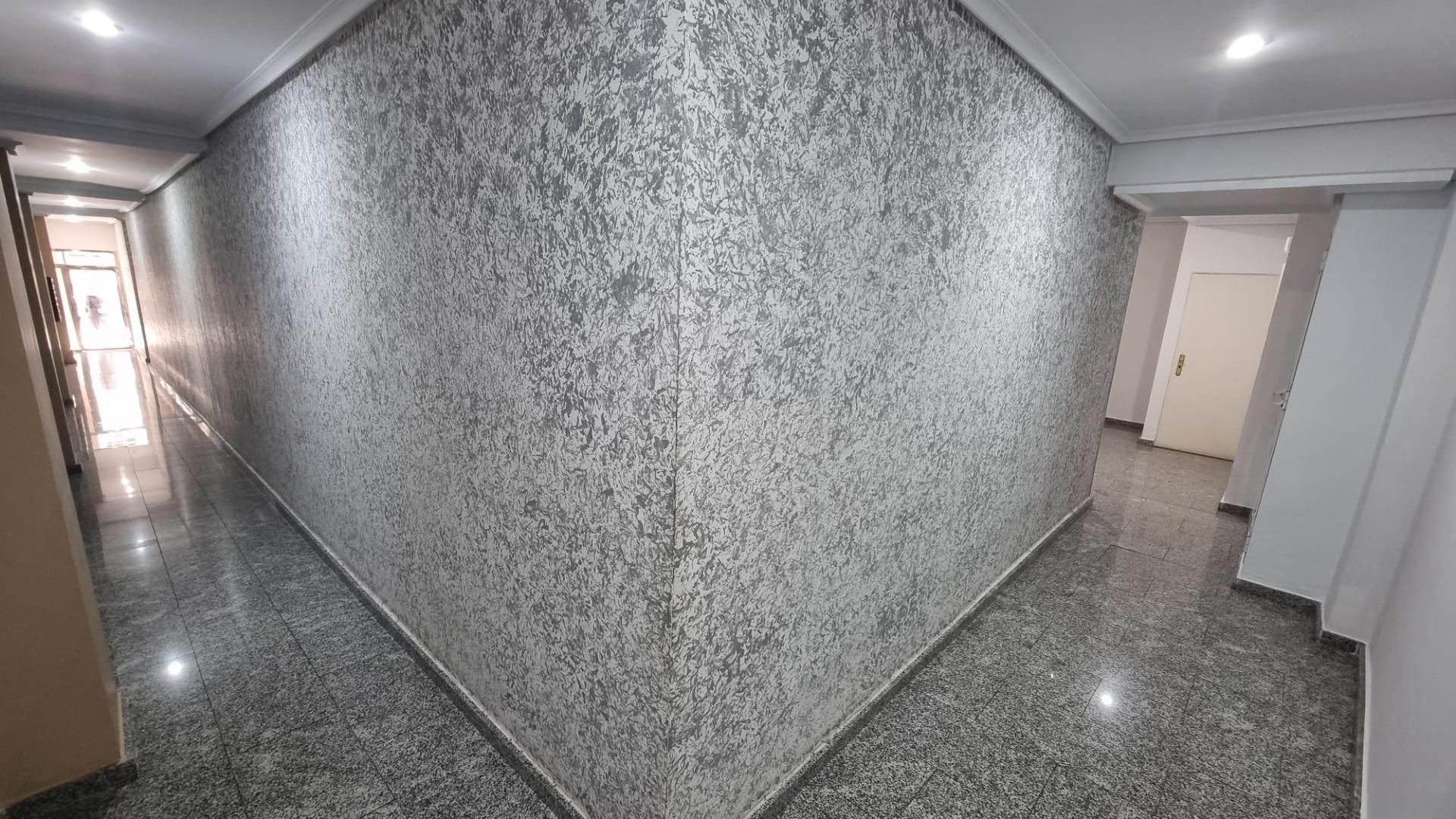 Elegante piso en cetro de Torrevieja + plaza de parking incluido !