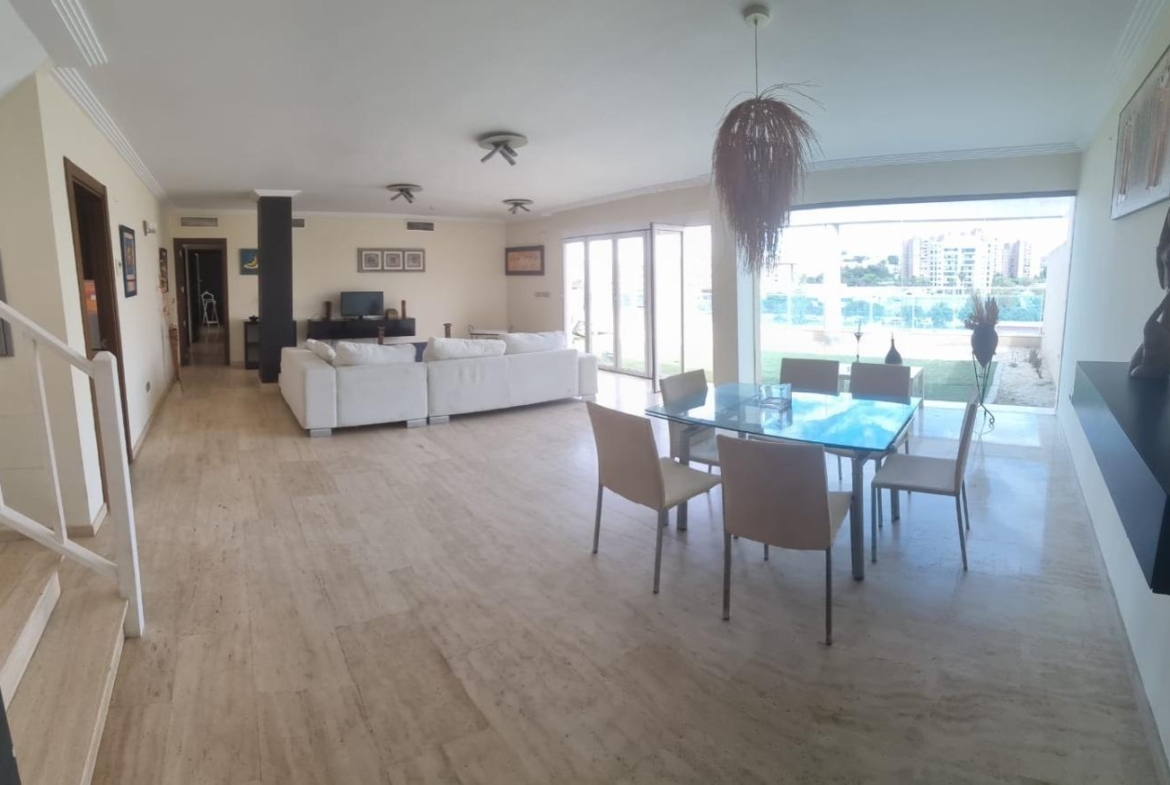 OCASIÓN ÁTICO DE 260 METROS CON TERRAZA AJARDINADA EN PLANTA DE 60 METROS