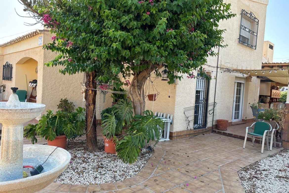 VILLA ESTILO MEDITERRANEO CON PISCINA PRIVADA.