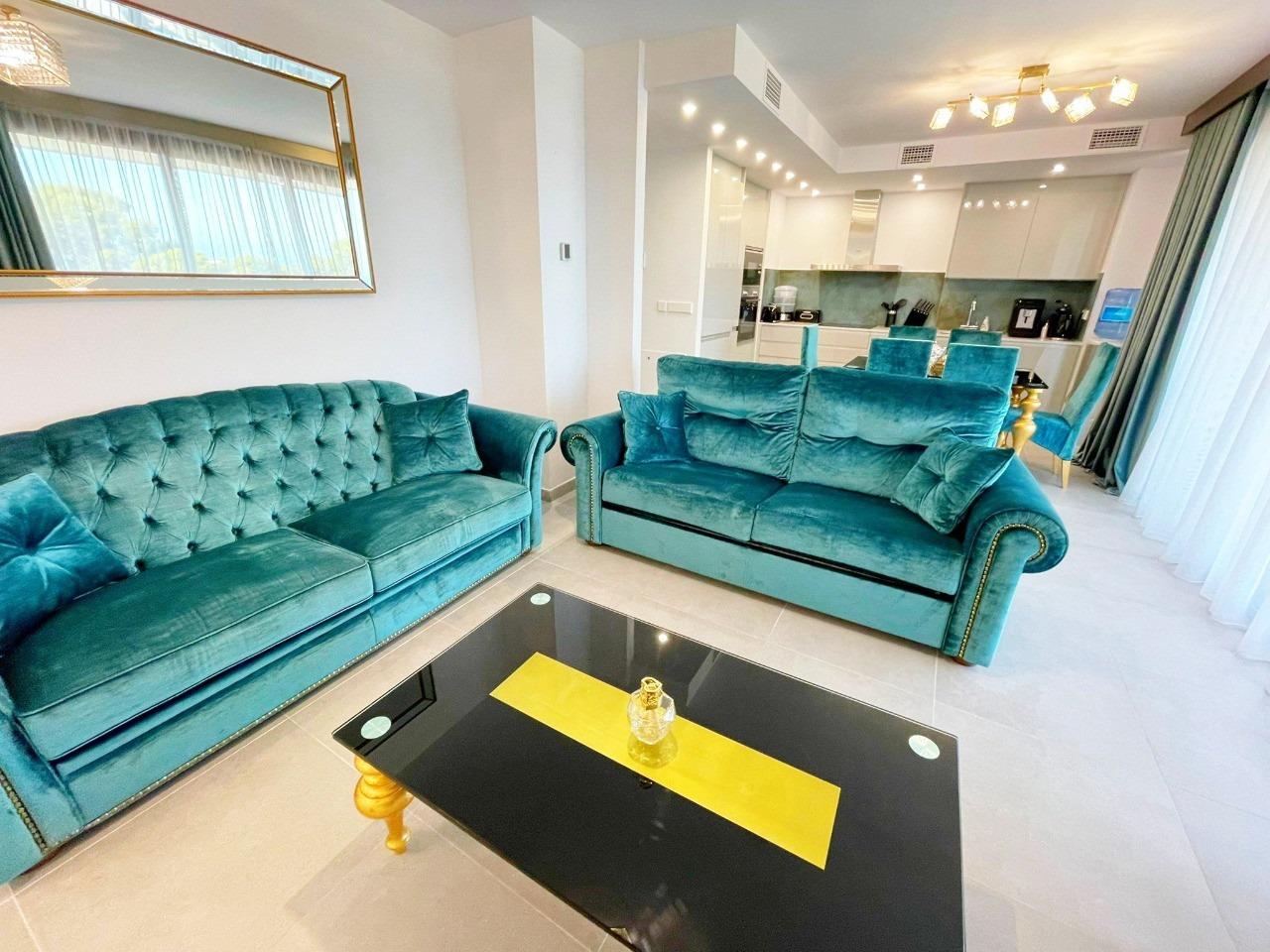 Moderne nieuwe appartementen aan de oevers van de Middellandse Zee
