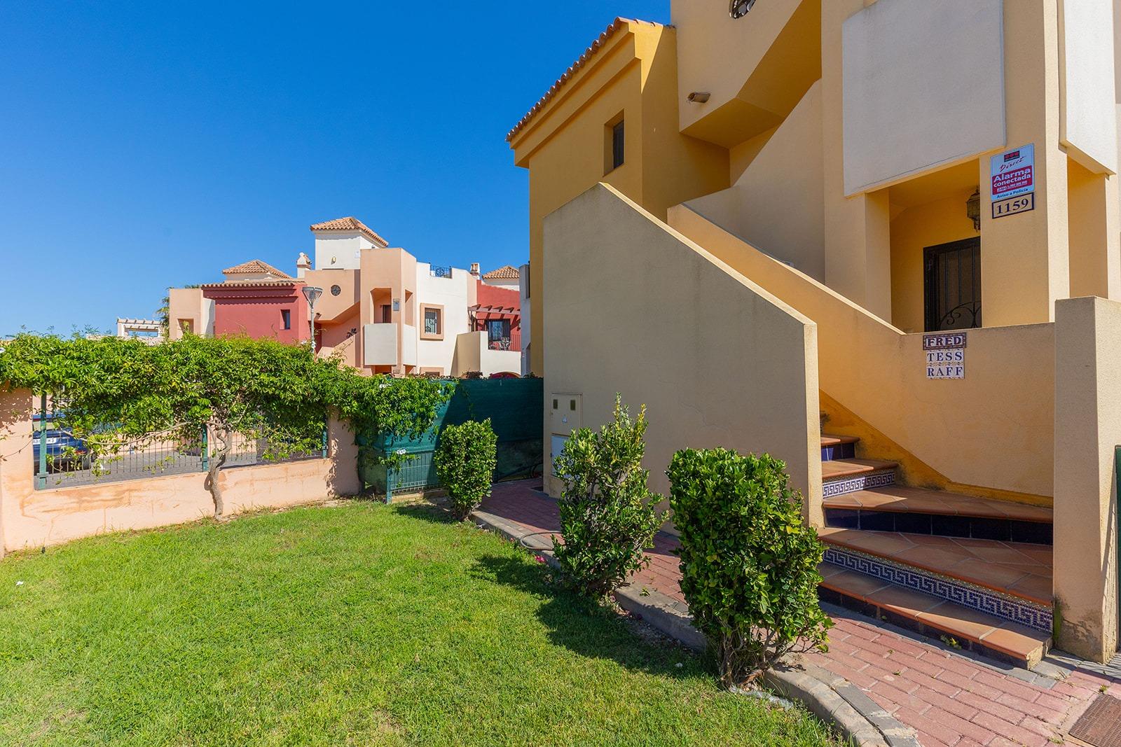 2-3-271 ATÍCO EN PUNTA PRIMA CON SOLARIUM PRIVADO DE 40 M2. 2 DORM. 2 BAÑOS. PISCINA COMUNITARIA.