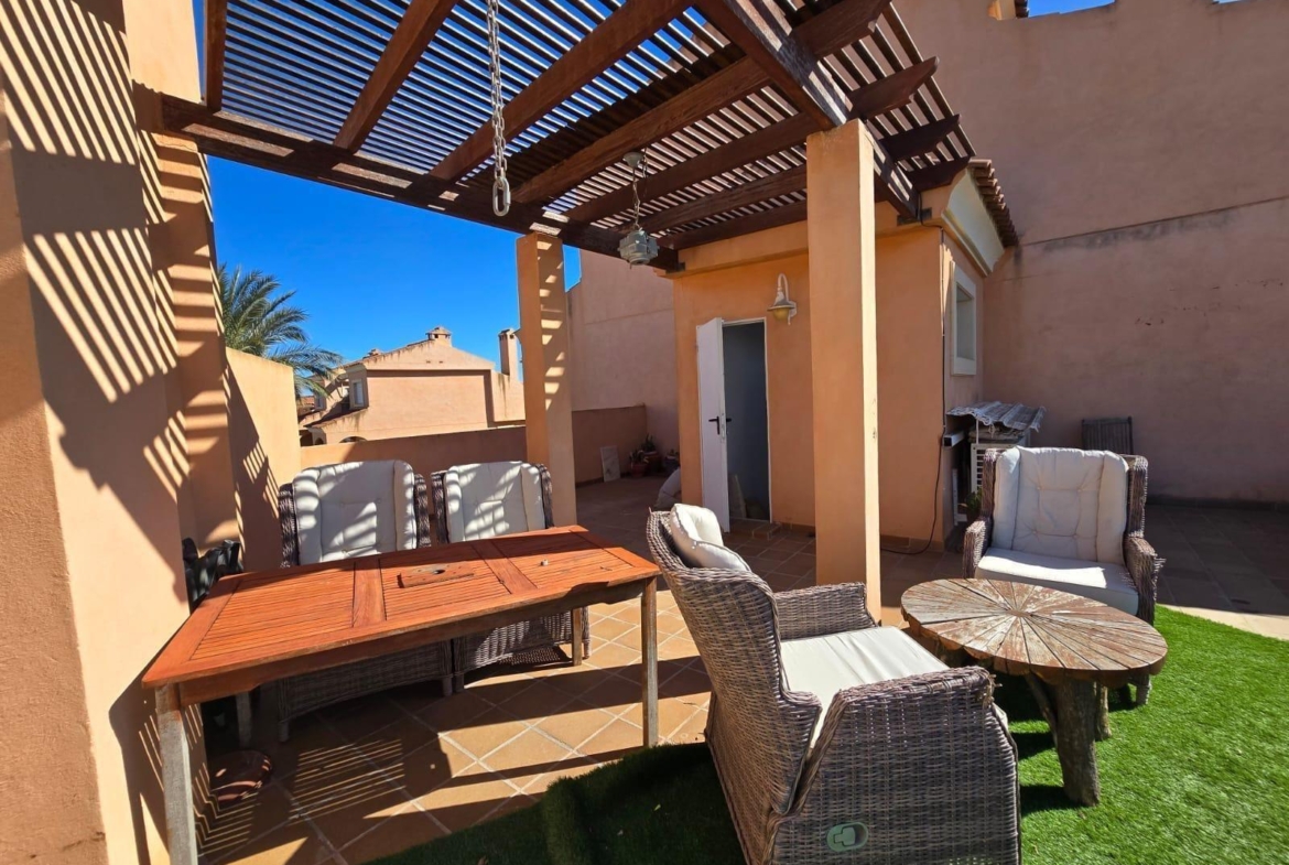 EXCLUSIVO CHALET ADOSADO EN CABO HUERTAS A TAN SOLO 5 MINUTOS DE LA ARENA