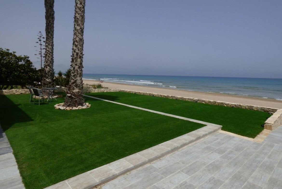 Chalet Pareado ÚNICO en Primera Línea en Playa de San Juan