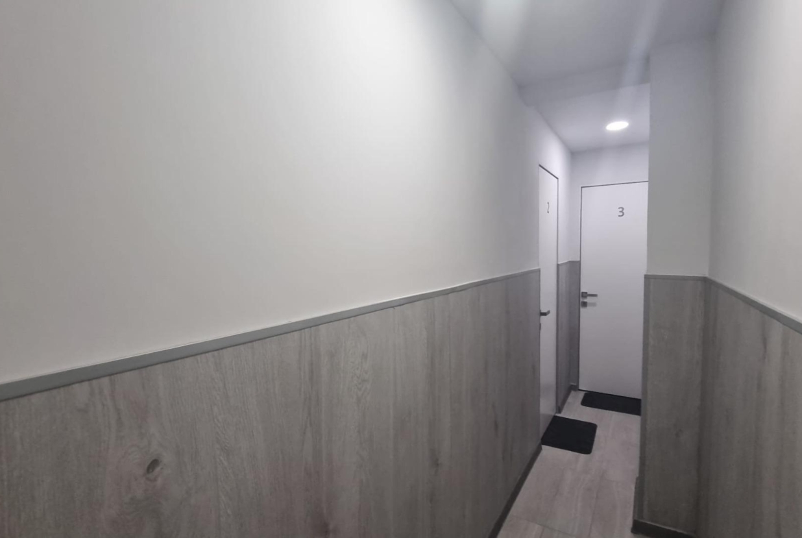 REFORMADO APARTAMENTO A 50 METROS DE PLAYA DE 3 DORMITORIOS 3 BAÑOS DIVIDIDO A 3 ESTUDIOS COMPLETOS PARA ALQUILAR. 105 M2 TOTAL.