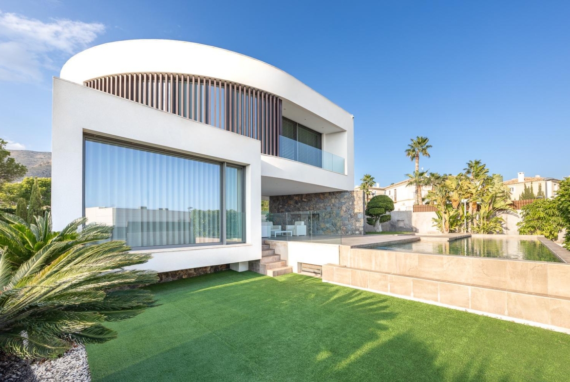 Stunning designer villa in Finestrat, where comfort meets contemporary elegance.