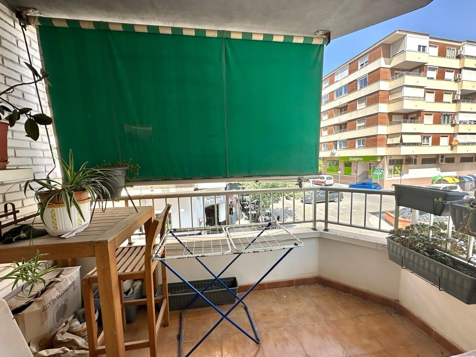 APPARTAMENTO A 450 DEL PUERTO DE TORREVIEJA. 2 DORM. 2 BAÑOS. TERRAZA AMPLIA. 76 M2.