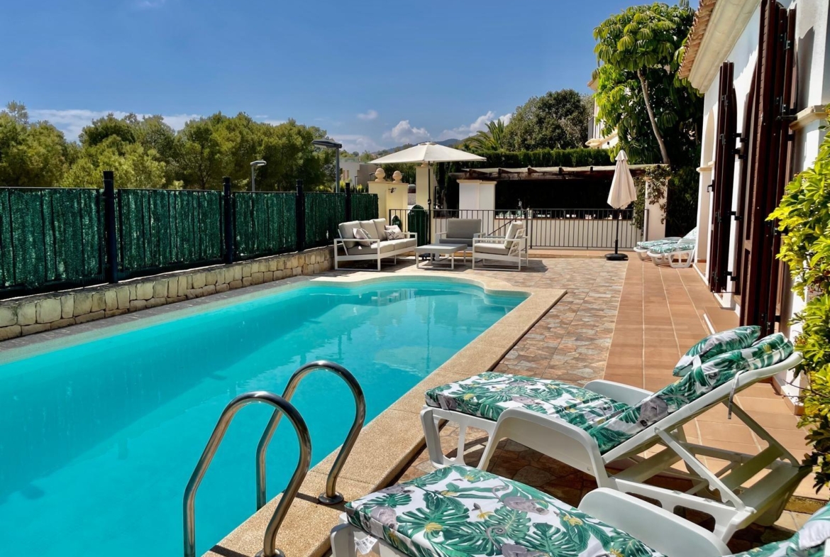Charming Mediterranean Villa with Private Pool in Sierra Cortina
